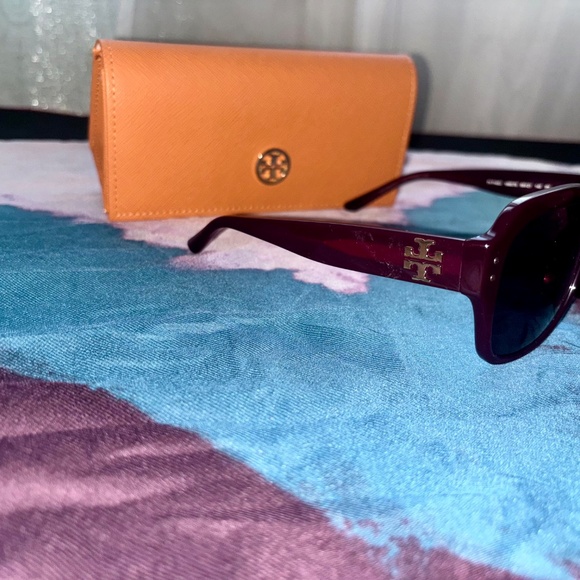 Tory Burch Oval Sunglasses (MSRP $205) - Picture 4 of 6